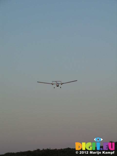 SX22402 RC plane comming in for landing